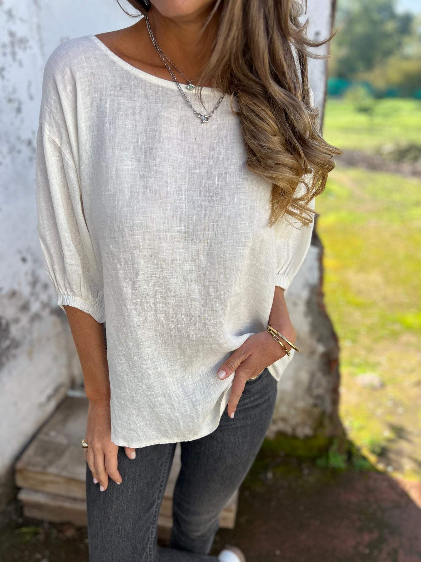 Evangeline | Top with round neckline and mid-length sleeves, made of cotton and linen – perfect for everyday wear