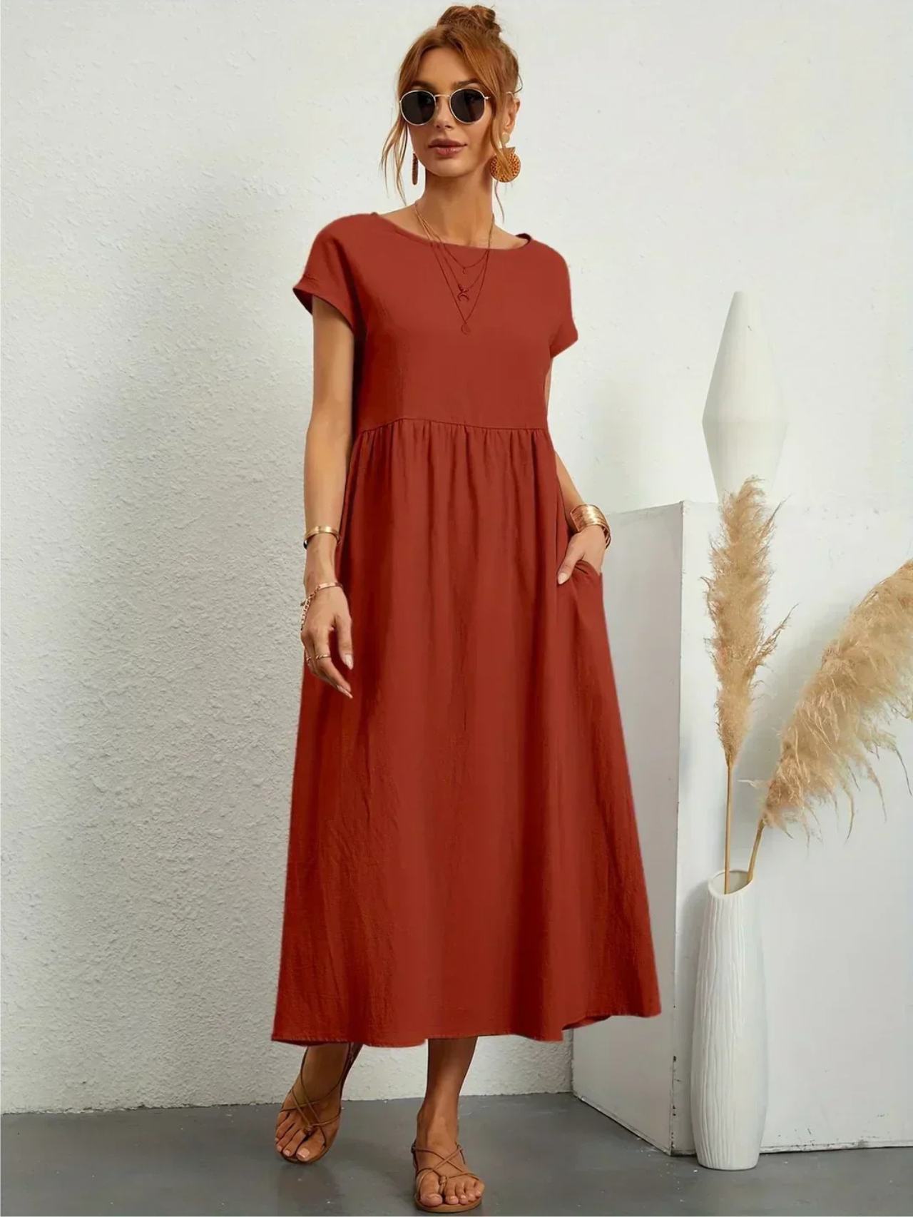 Amelia | Elegant dress with round neckline