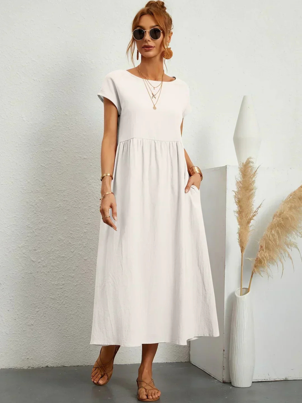 Amelia | Elegant dress with round neckline