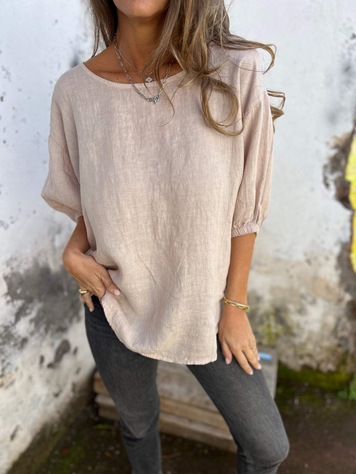 Evangeline | Top with round neckline and mid-length sleeves, made of cotton and linen – perfect for everyday wear