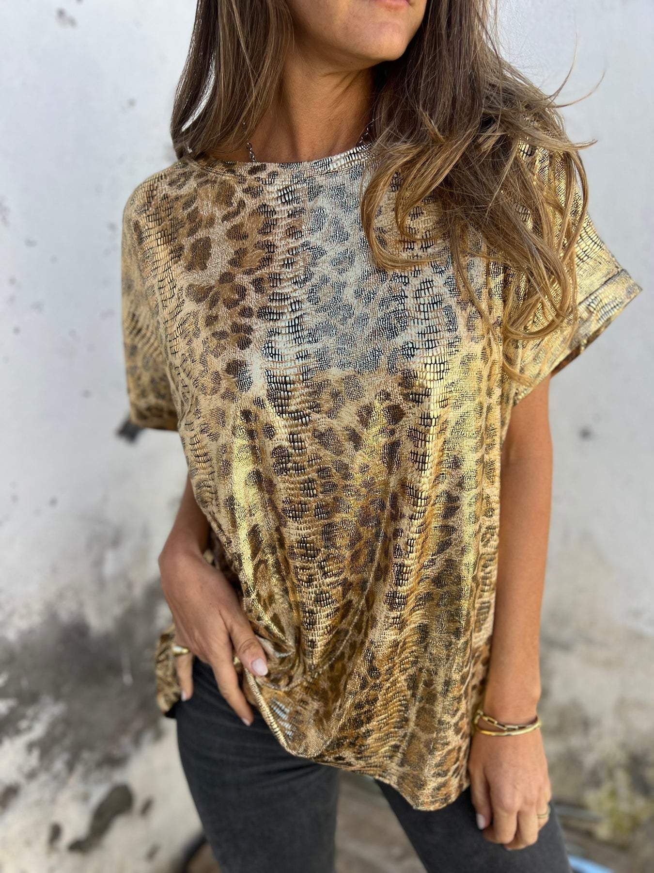 Lisa | Top with short sleeves and round neckline in leopard print