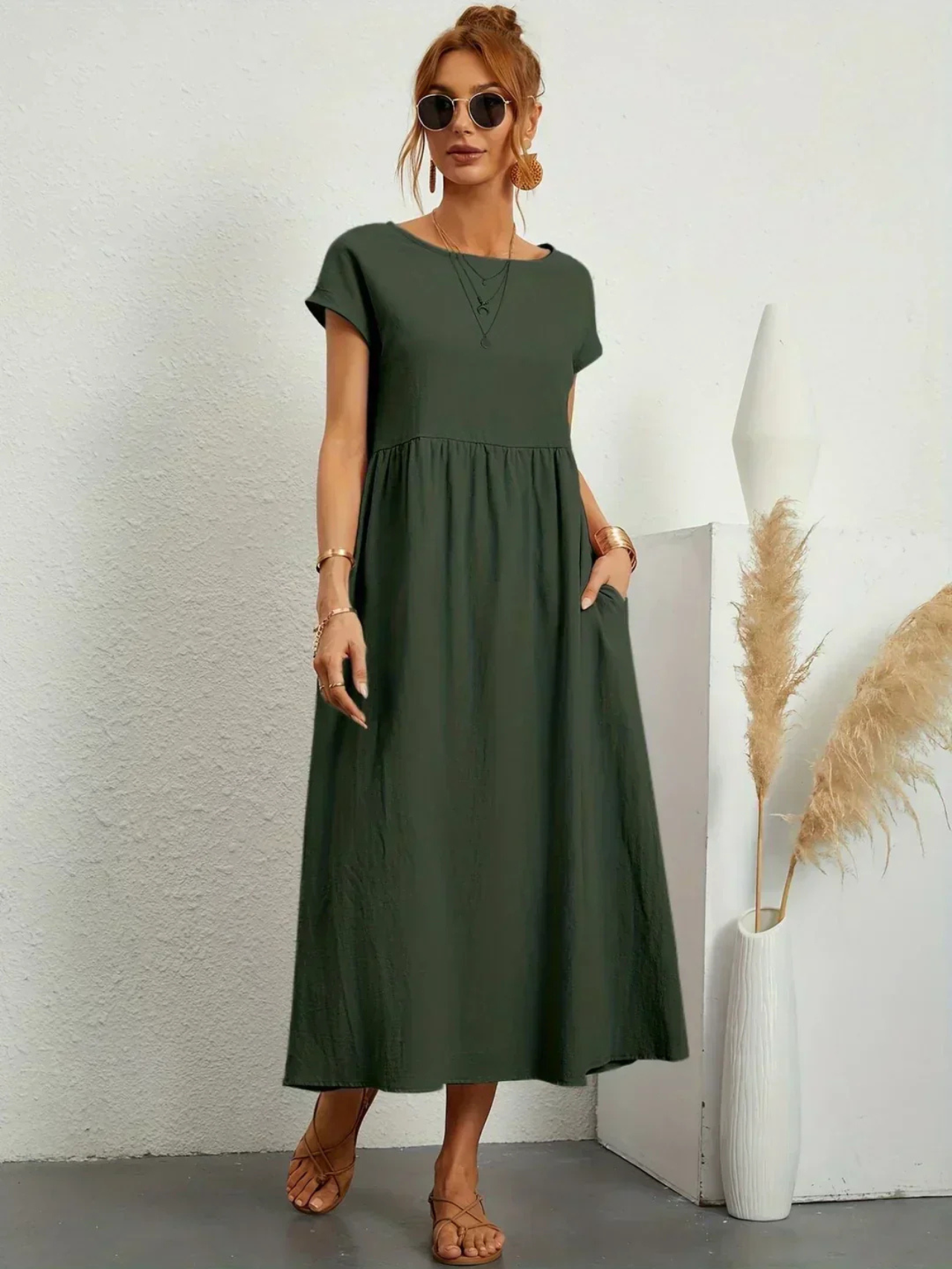Amelia | Elegant dress with round neckline