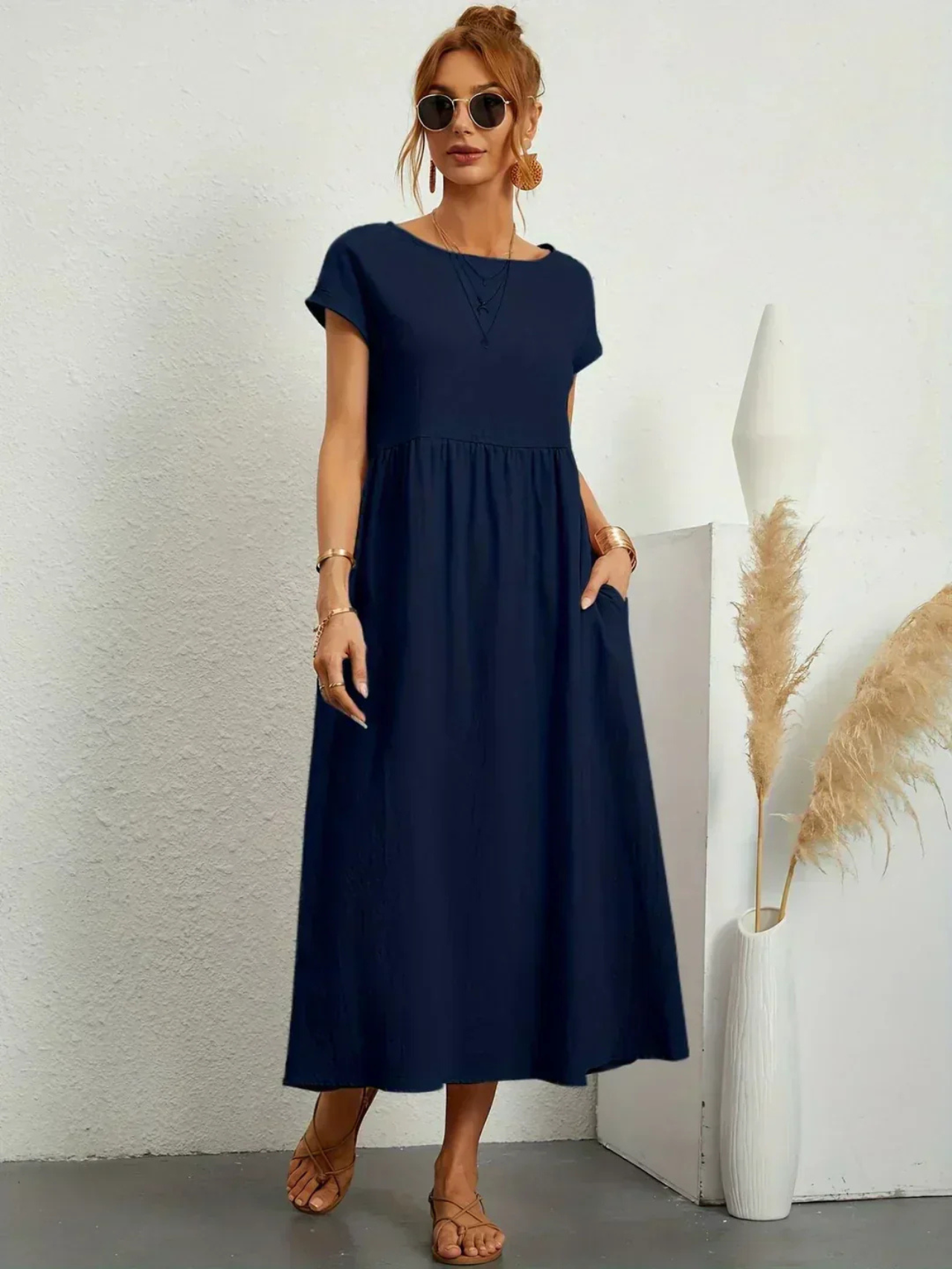 Amelia | Elegant dress with round neckline