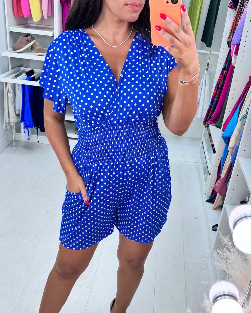Stina | Afslappet sommer-jumpsuit med korte ærmer, prikket print og V-udskæring