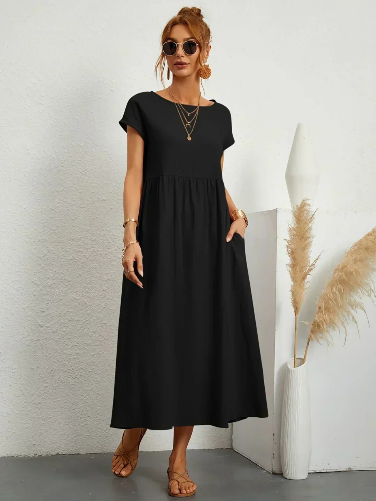 Amelia | Elegant dress with round neckline