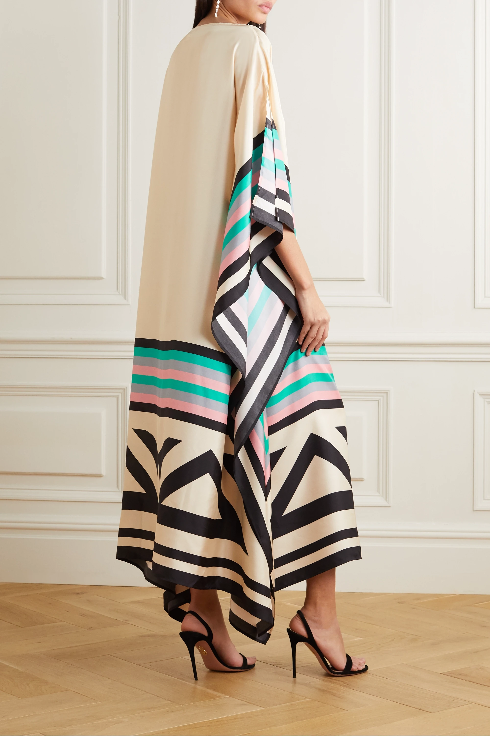 Iria | Elegant kaftan med geometrisk print