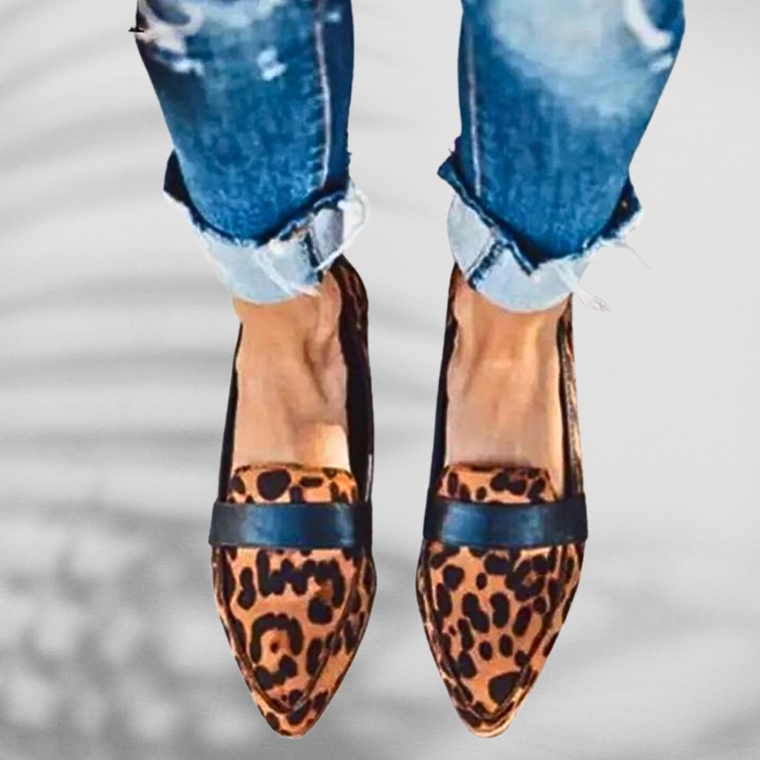 Madelene | Suede loafer with pointed toe