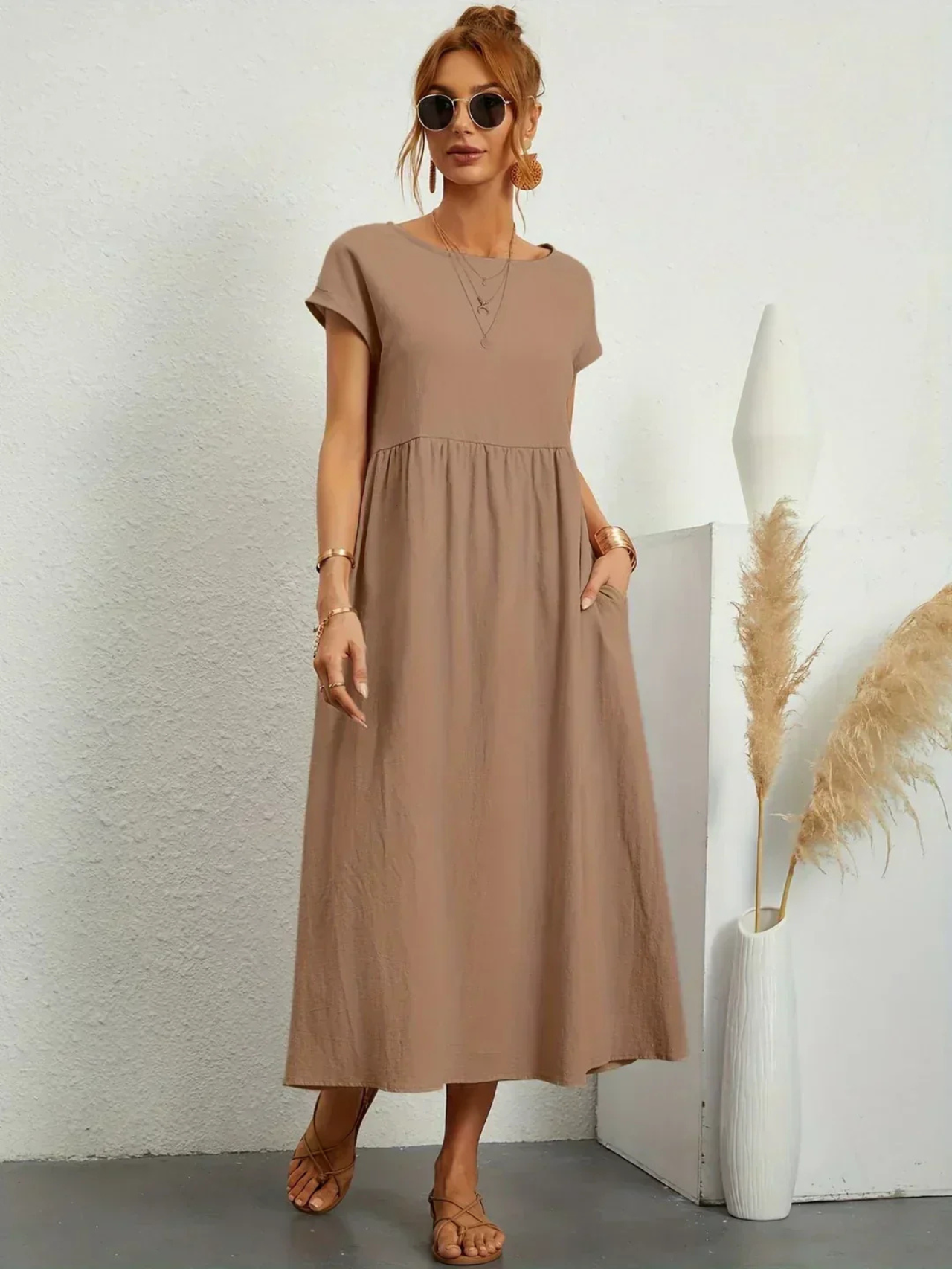 Amelia | Elegant dress with round neckline