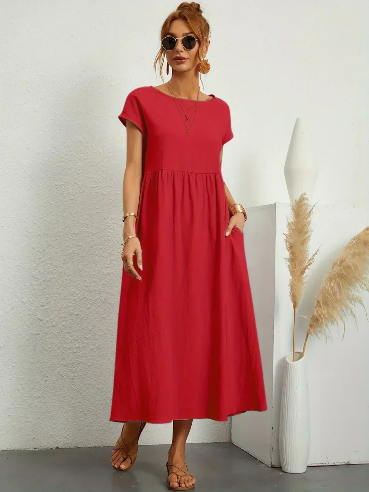 Amelia | Elegant dress with round neckline