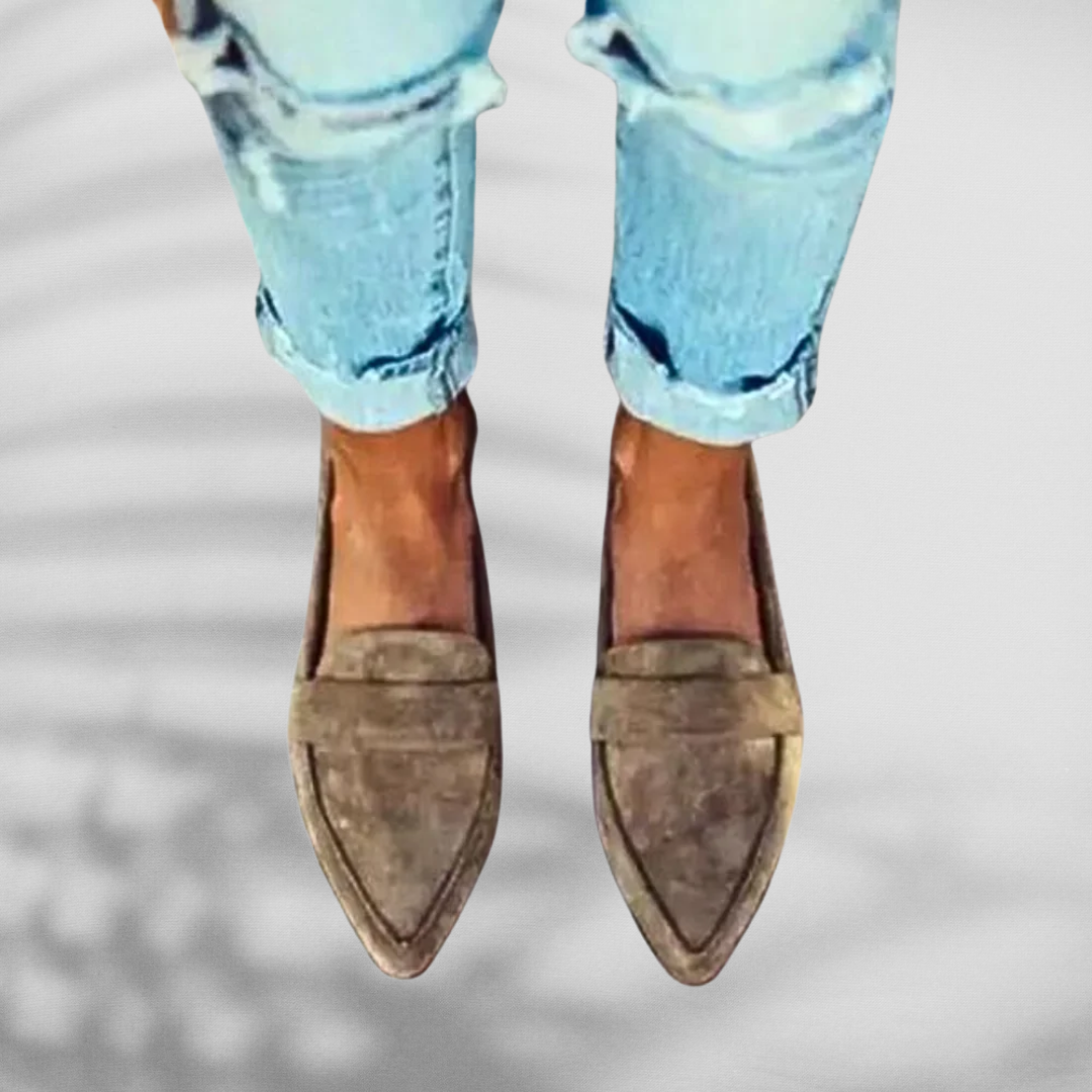 Madelene | Suede loafer with pointed toe