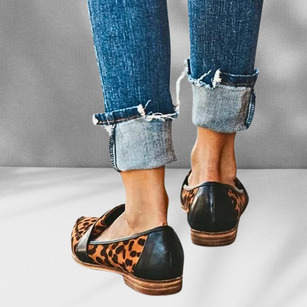 Madelene | Suede loafer with pointed toe