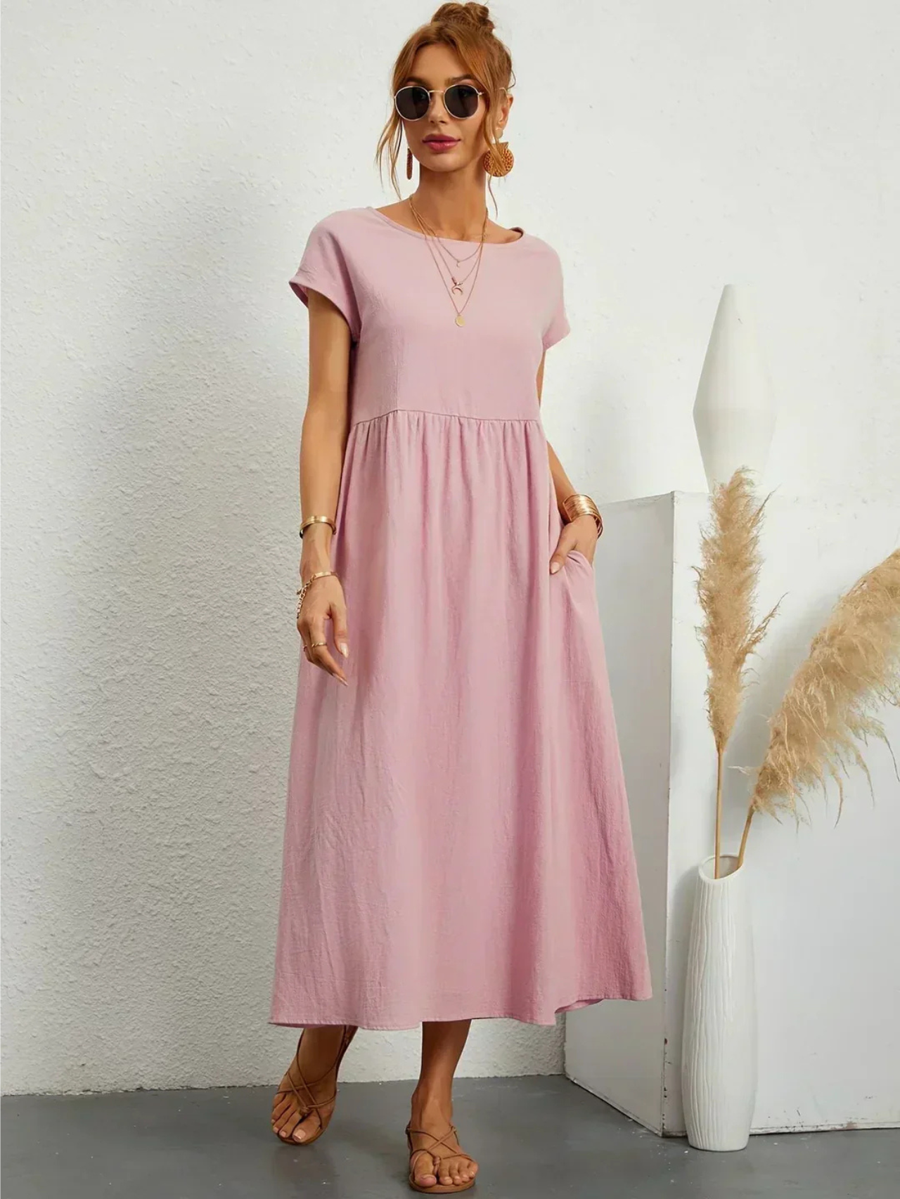 Amelia | Elegant dress with round neckline