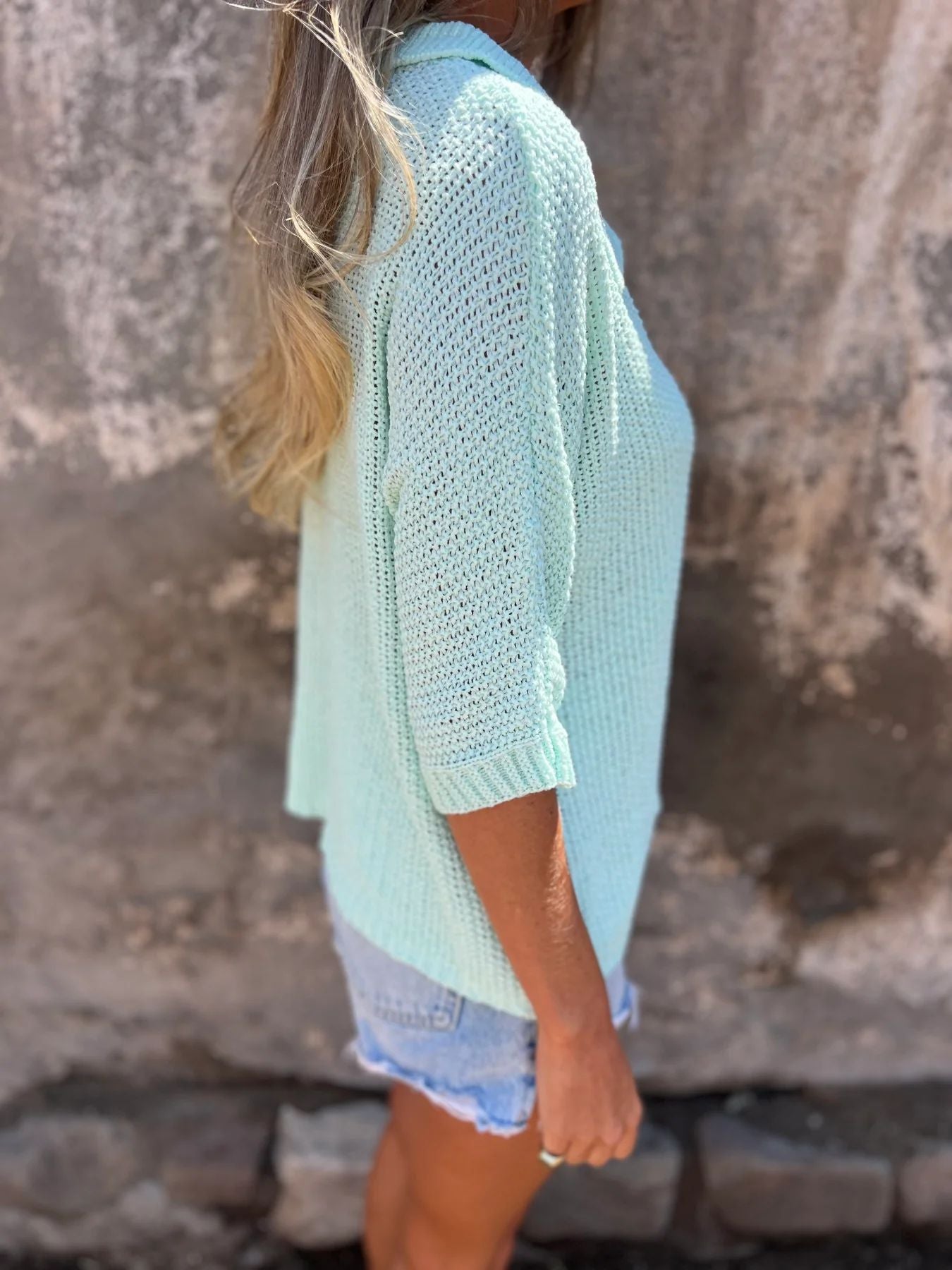 Karen | Modern knit blouses with V-neckline and three openings on the sleeves
