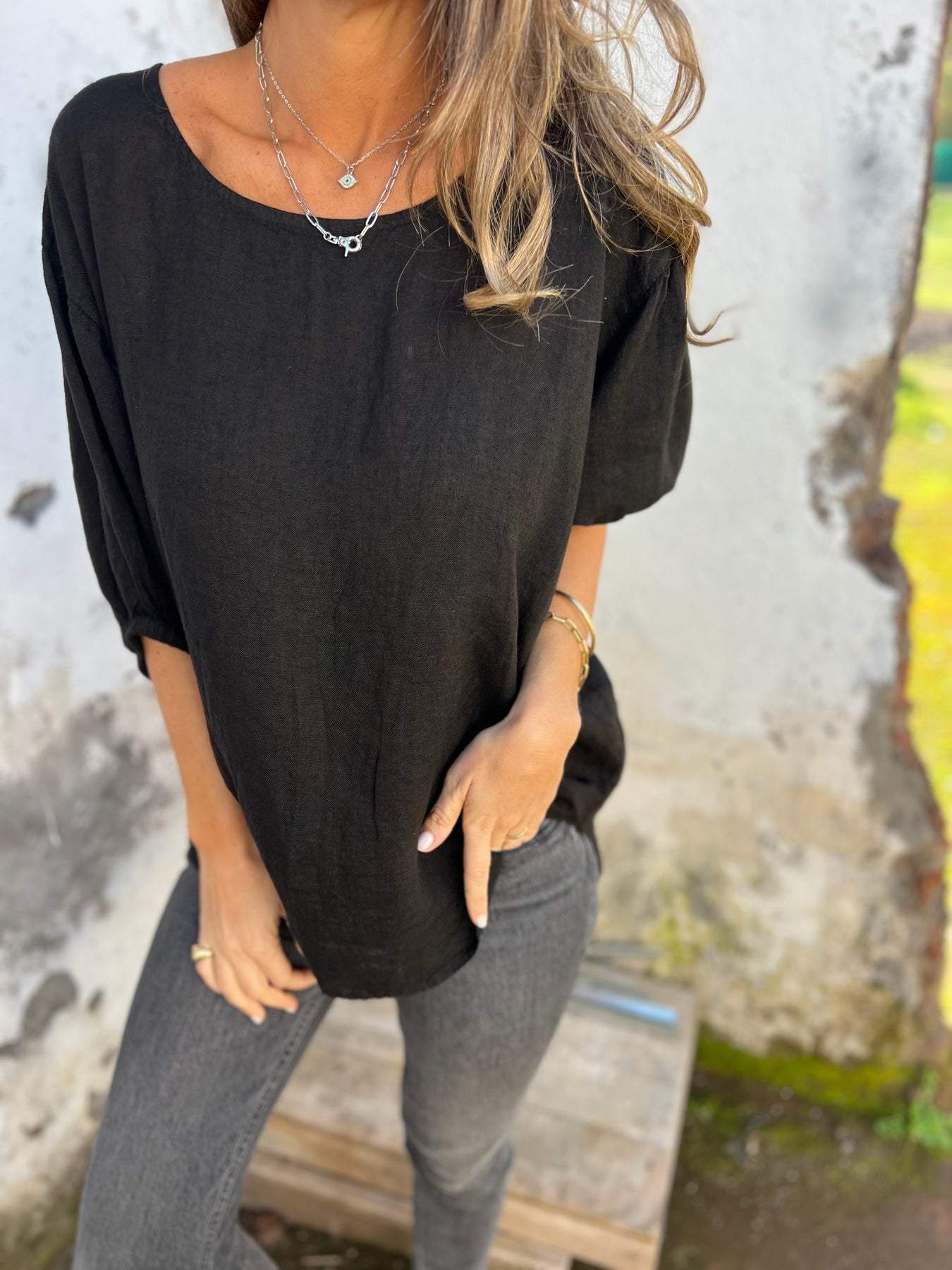 Evangeline | Top with round neckline and mid-length sleeves, made of cotton and linen – perfect for everyday wear