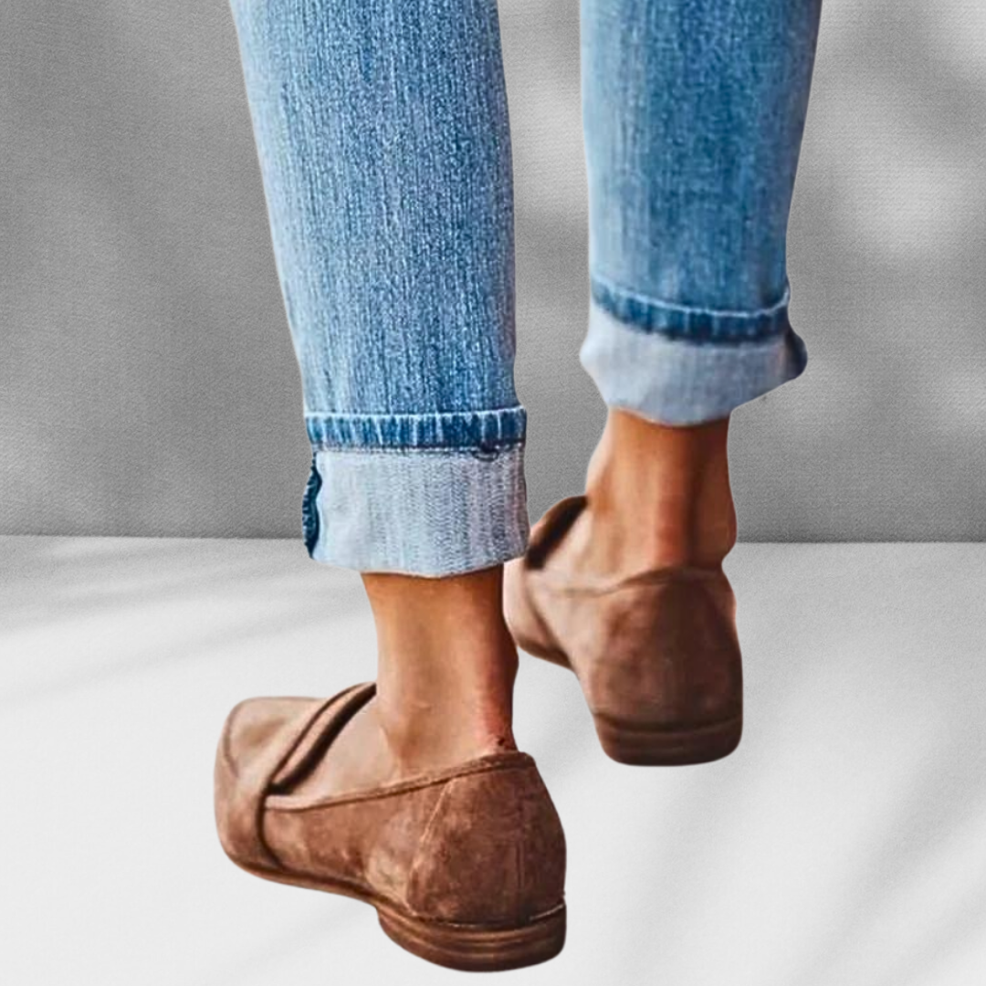 Madelene | Suede loafer with pointed toe