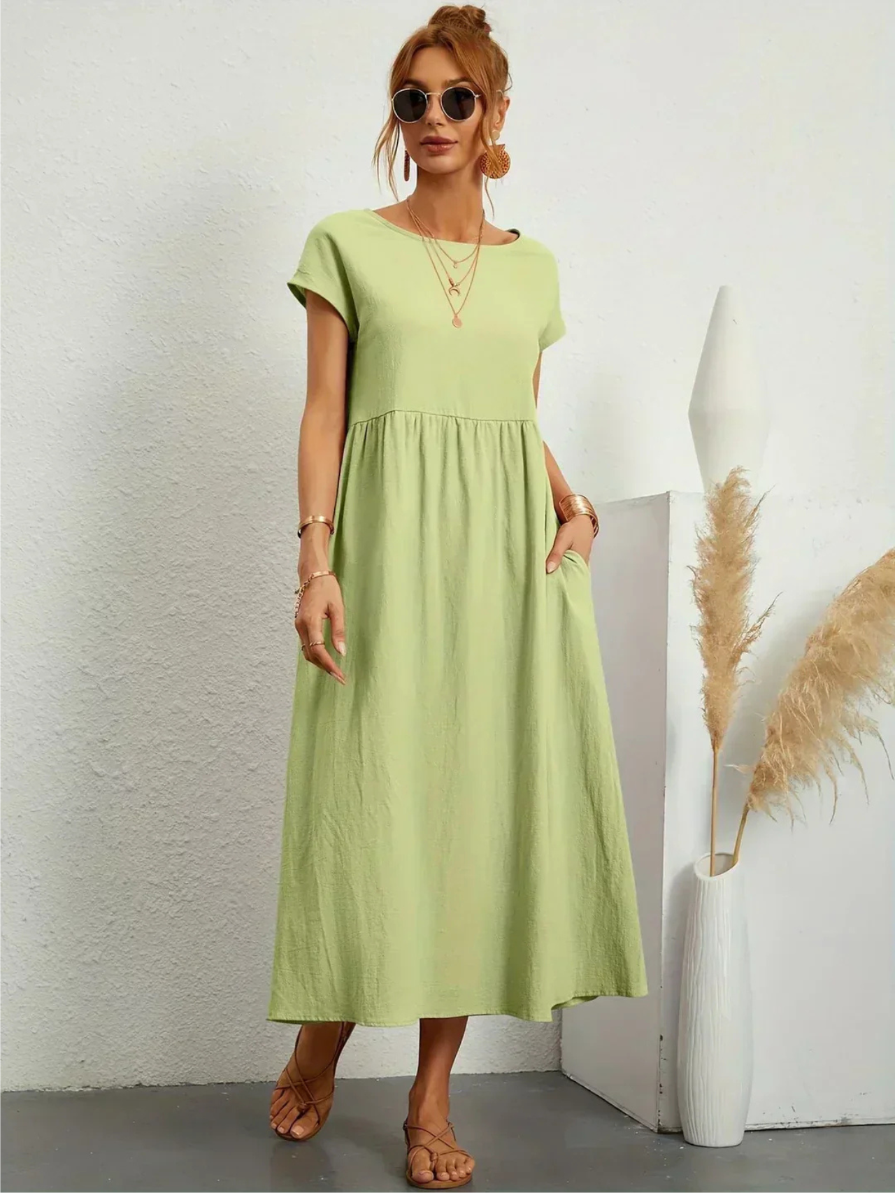 Amelia | Elegant dress with round neckline
