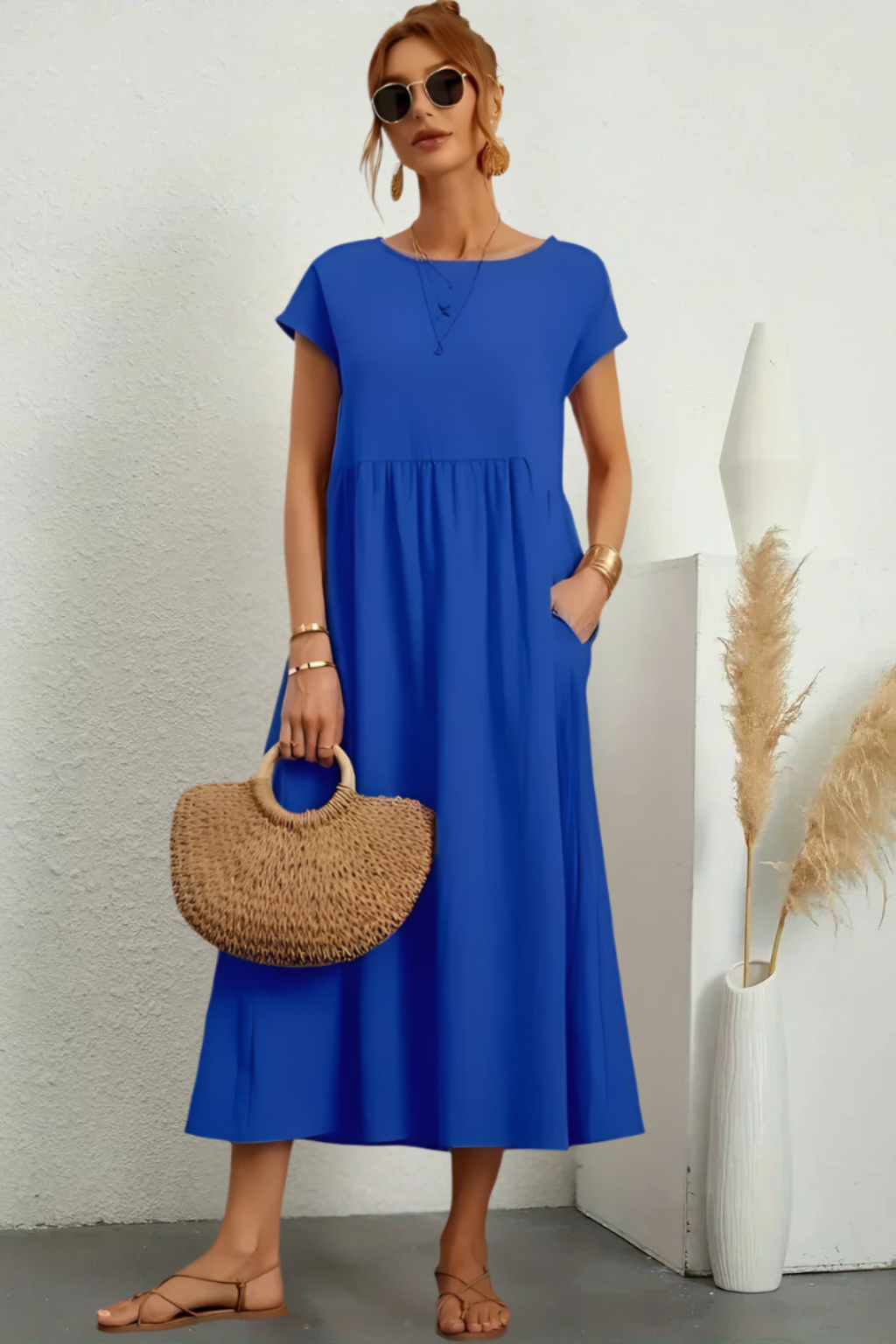 Amelia | Elegant dress with round neckline