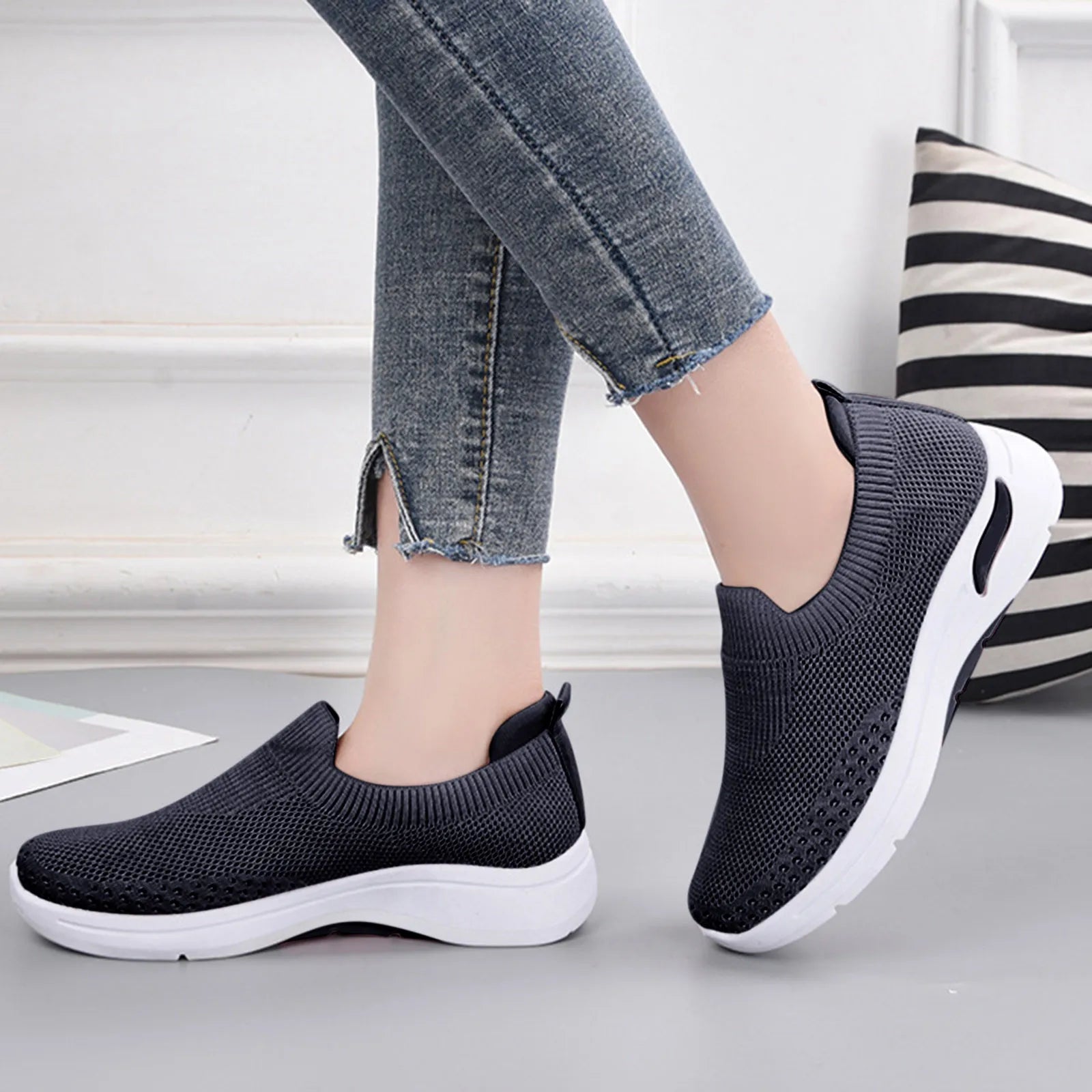 Emilia | Trendy sneakers with foot support
