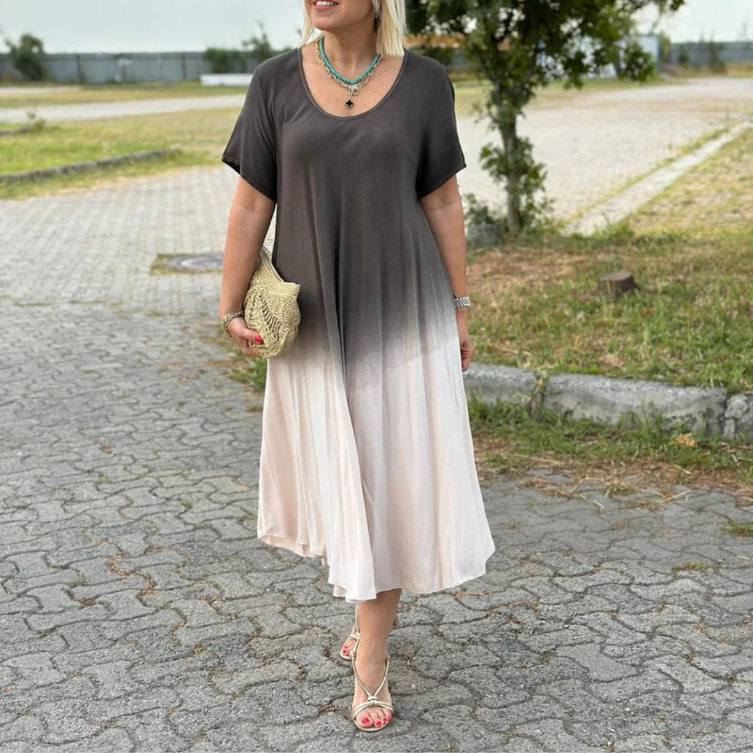 Valentina | Batik-inspireret kjole i bomuld med udskåret halsudskæring
