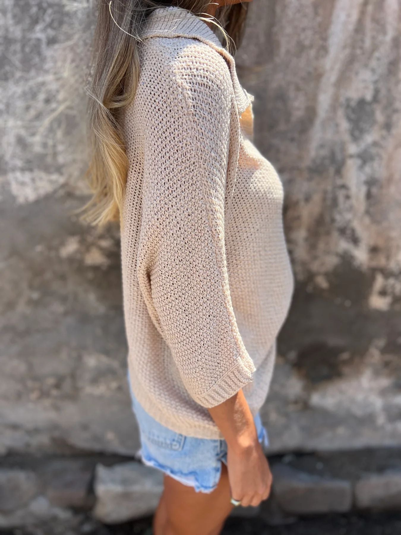 Karen | Modern knit blouses with V-neckline and three openings on the sleeves