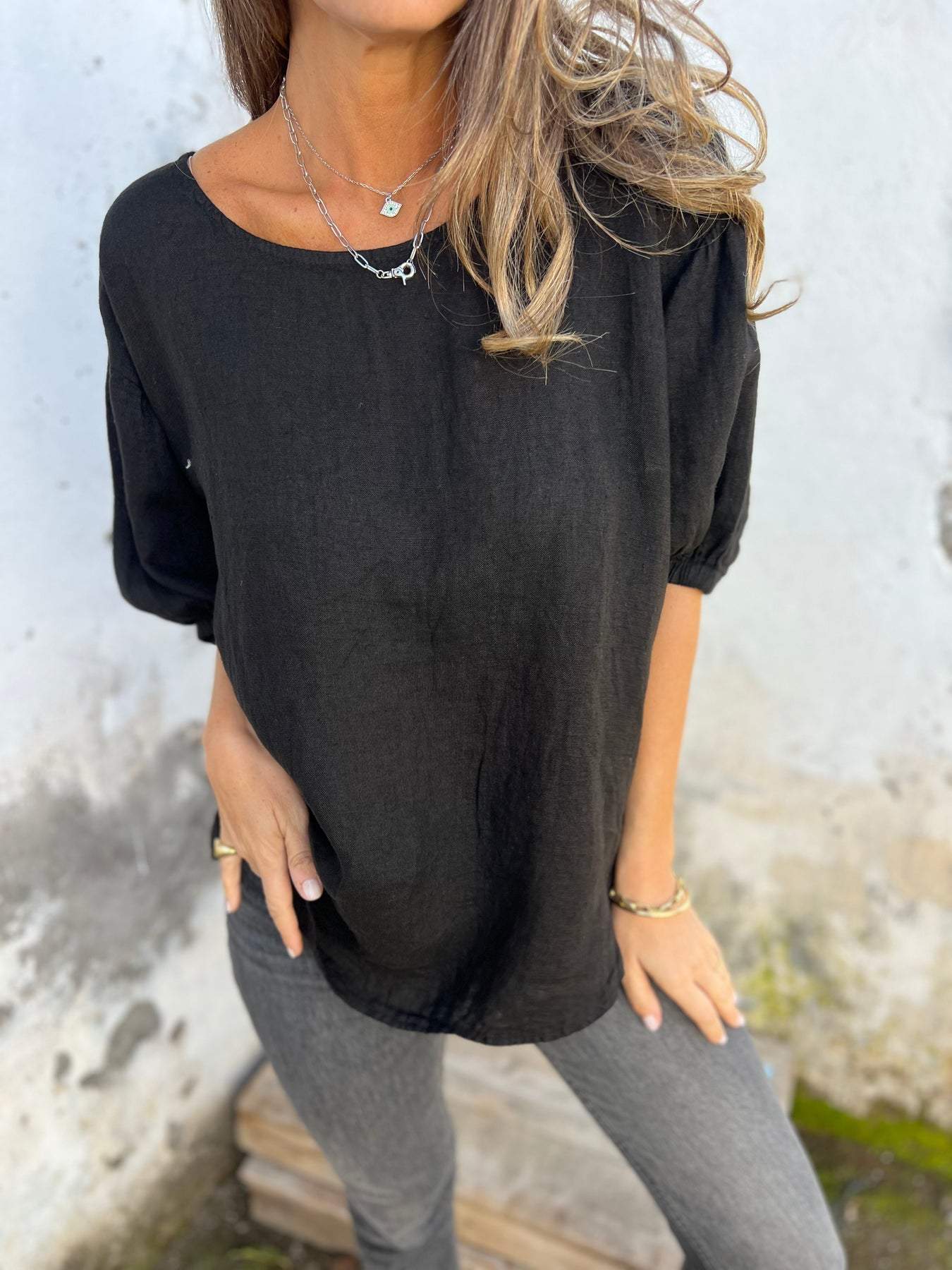 Evangeline | Top with round neckline and mid-length sleeves, made of cotton and linen – perfect for everyday wear