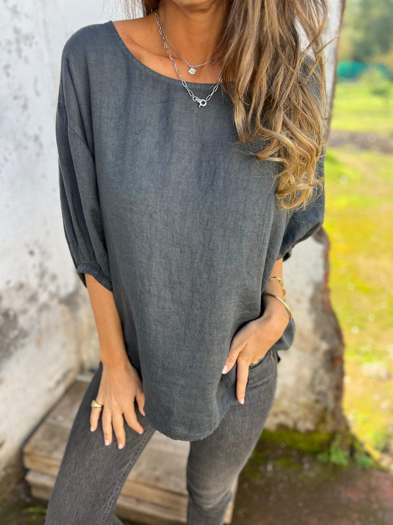 Evangeline | Top with round neckline and mid-length sleeves, made of cotton and linen – perfect for everyday wear