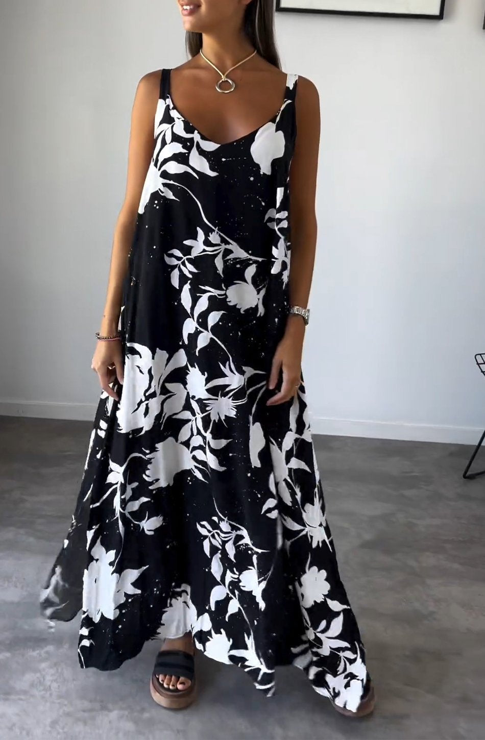 Camilla | Elegant dress with floral pattern