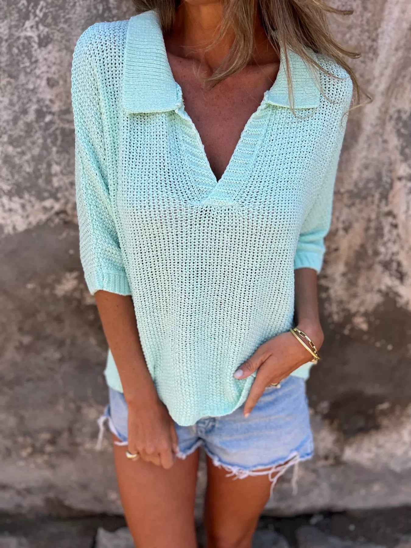 Karen | Modern knit blouses with V-neckline and three openings on the sleeves
