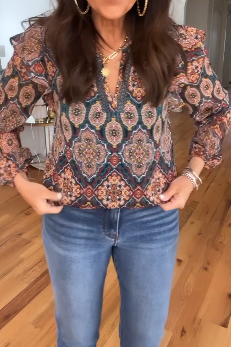 Ruby | Casual damebluse med V-udskæring og etnisk print