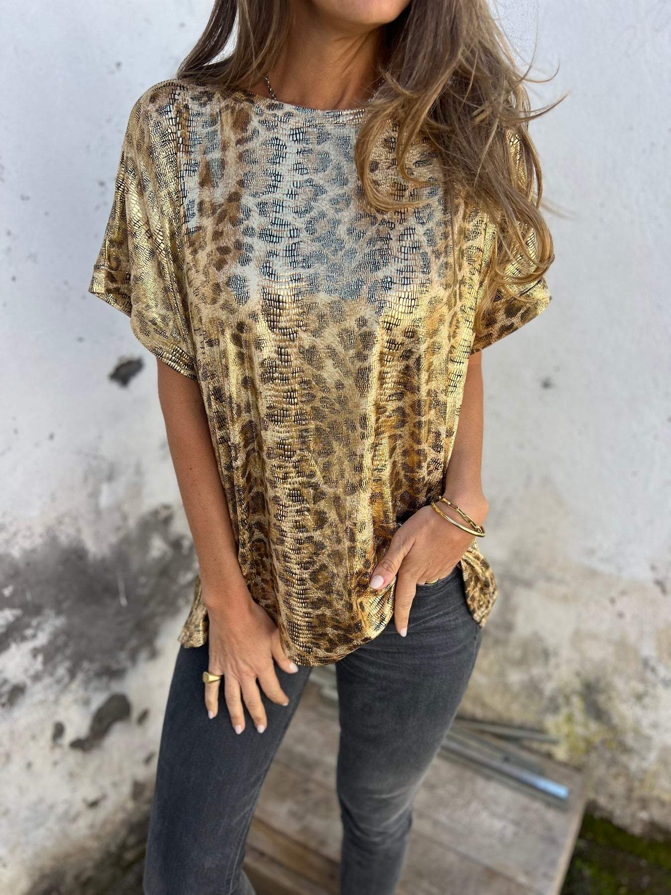 Lisa | Top with short sleeves and round neckline in leopard print