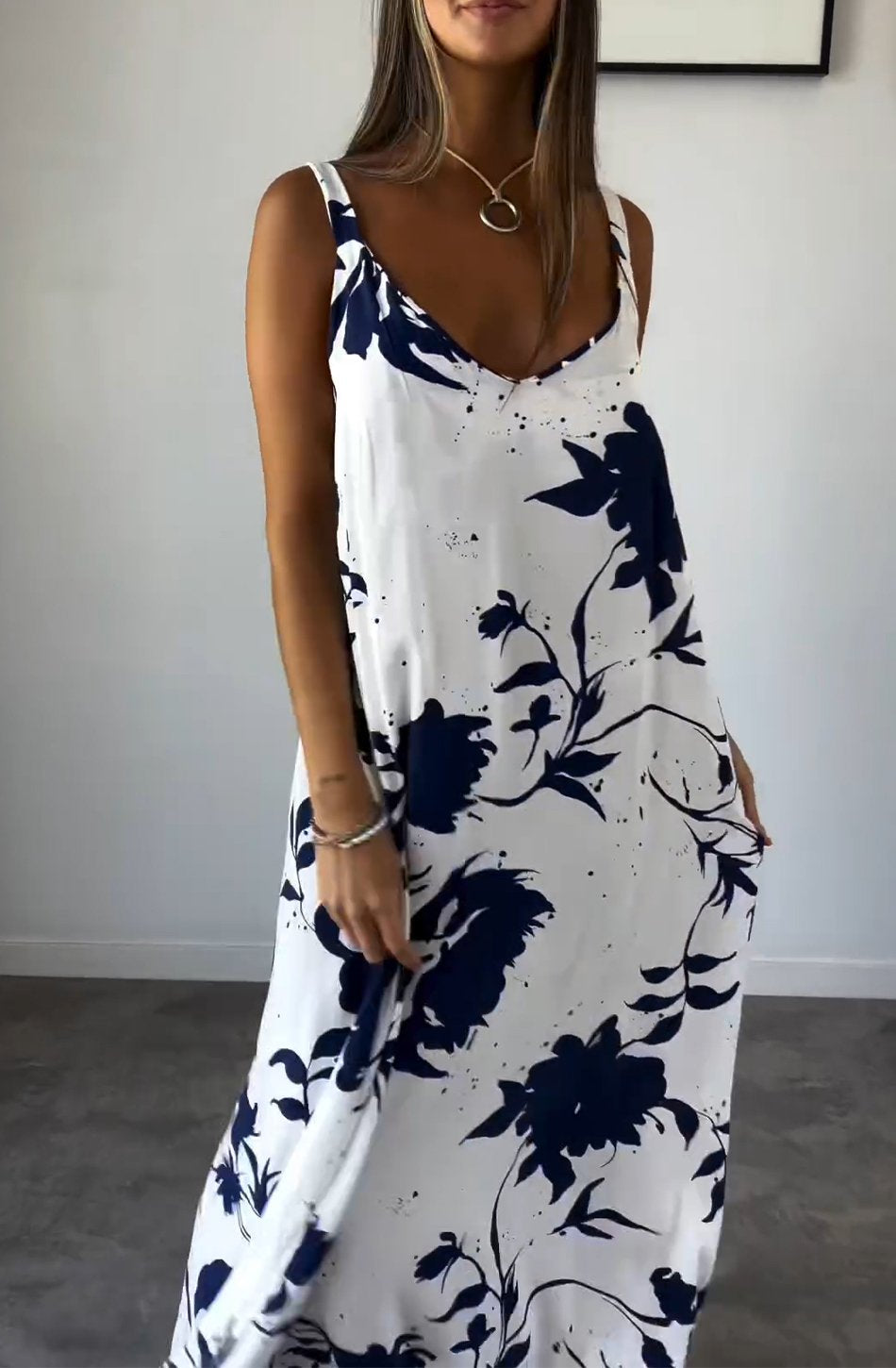 Camilla | Elegant dress with floral pattern